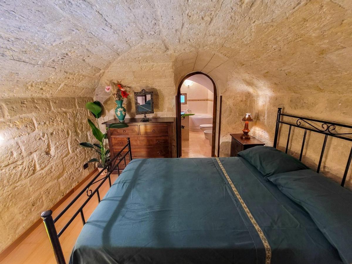 Cozy Classical Residence In The City Center Bari Extérieur photo